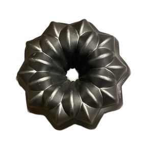 Elegant Star Bundt Cake Pan